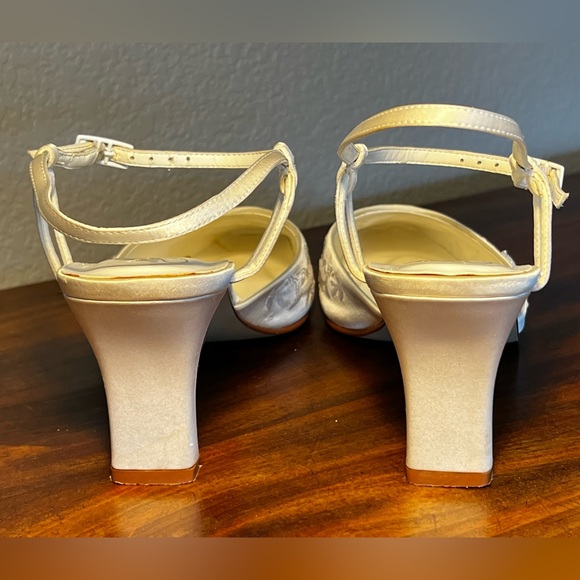 Women’s Embroidery and Beaded Heels - Picture 7 of 10